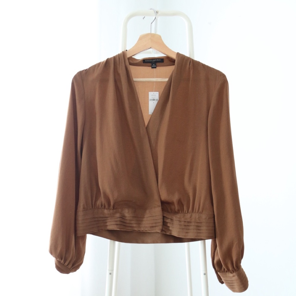 NWT Banana Republic Factory Wrap Cropped Wrap Blouse in size Small